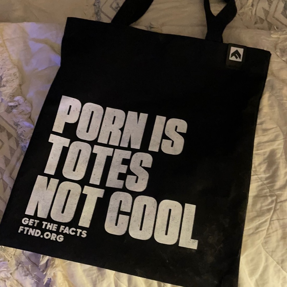 Anti porn tote
